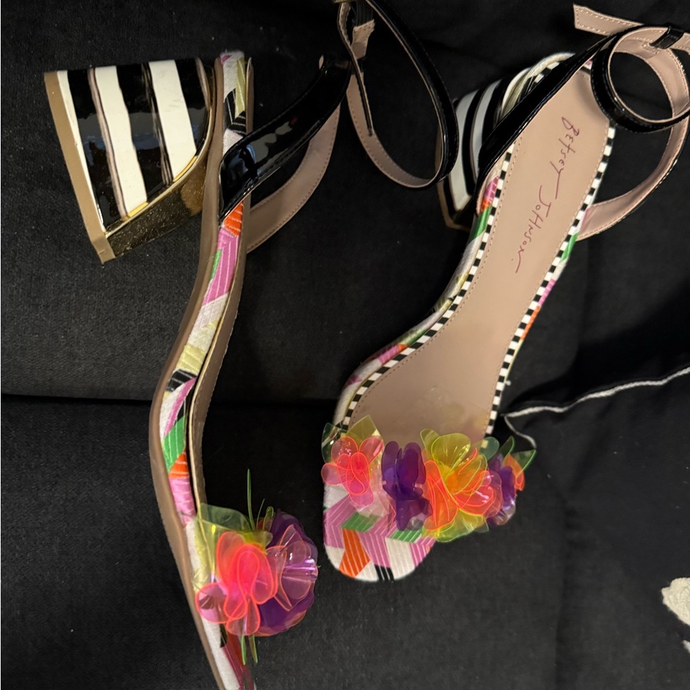 Women’s Multicolor Floral Accent Slide Sandal - Picture 11 of 11